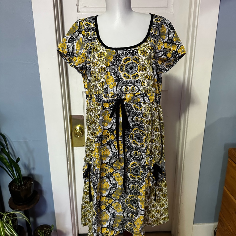 Cute dress with little front pockets